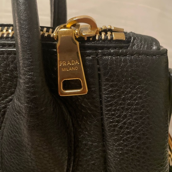 PRADA Vitello Daino Tote black leather with crossbody strap great condition - Picture 4 of 15